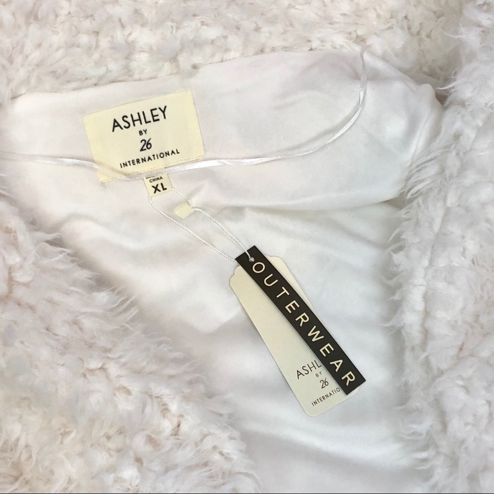 White Faux Fur Hooded Vest With Pockets gifts - Picture 8 of 8